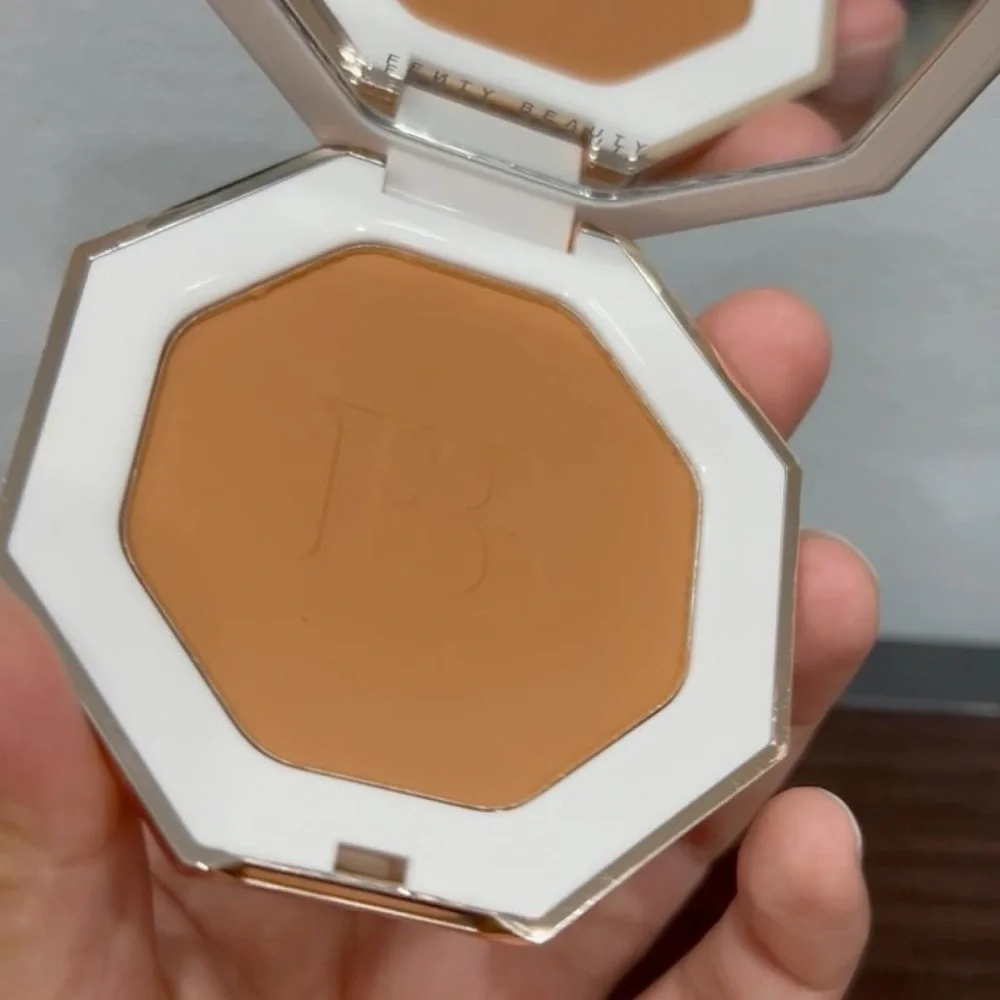 Fenty Beauty by Rihanna Instant Warmth Bronzer.